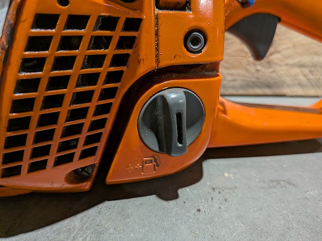 3x kettingzaag, husqvarna - afbeelding 11 van  15