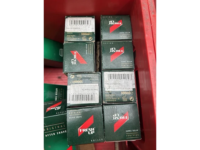 3x krat met o.a. make-up organizer, aftershave w.o. fresh up - afbeelding 9 van  12