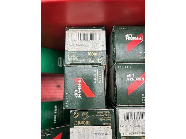 3x krat met o.a. make-up organizer, aftershave w.o. fresh up - afbeelding 10 van  12