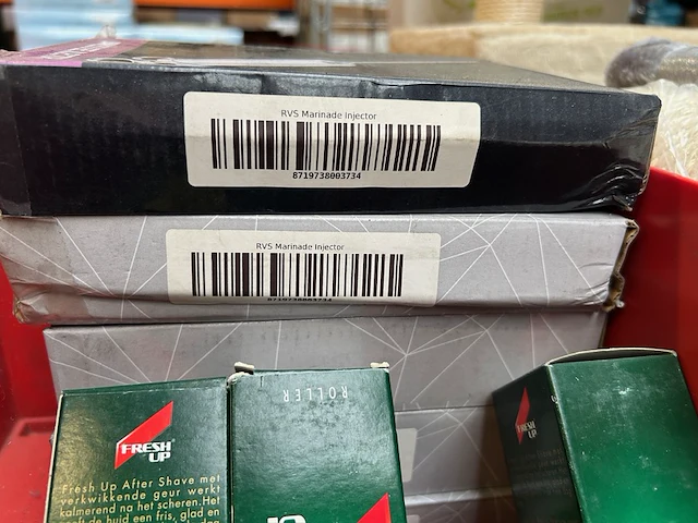 3x krat met o.a. make-up organizer, aftershave w.o. fresh up - afbeelding 12 van  12