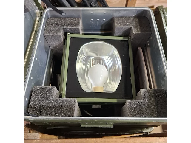 3x lamp in transportkist en 3x statief - afbeelding 5 van  9