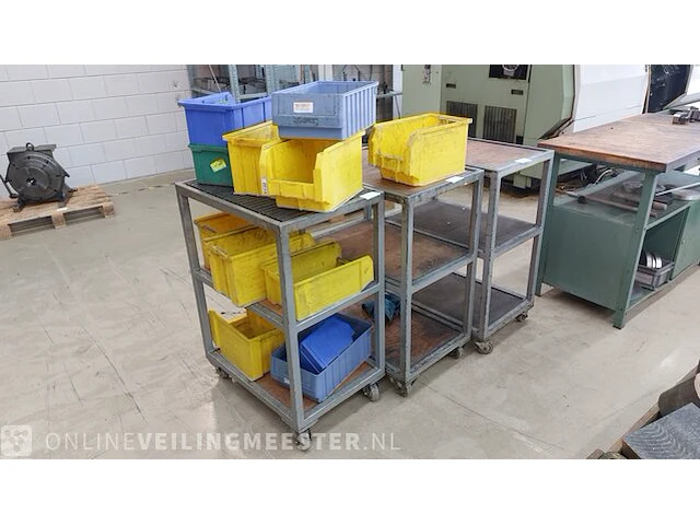 3x magazijnwagen met diverse magazijnbakjes - afbeelding 2 van  5