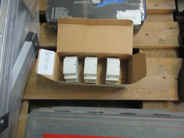3x magneetschakelaars, emat, bch8-25 $no - afbeelding 1 van  2