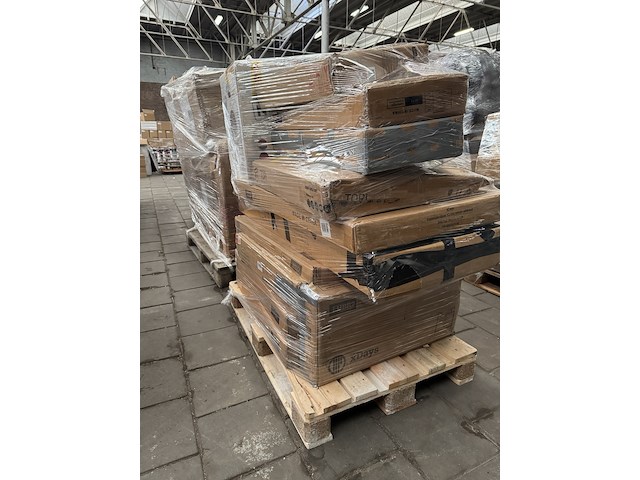 3x mix pallet retouren w.o. make-up tafels, wasmanden en stellingkasten w.o. xdays, - afbeelding 1 van  19