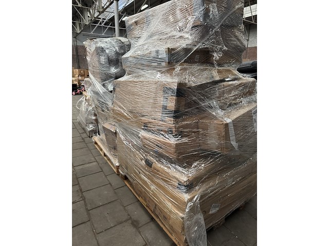 3x mix pallet retouren w.o. make-up tafels, wasmanden en stellingkasten w.o. xdays, - afbeelding 1 van  21