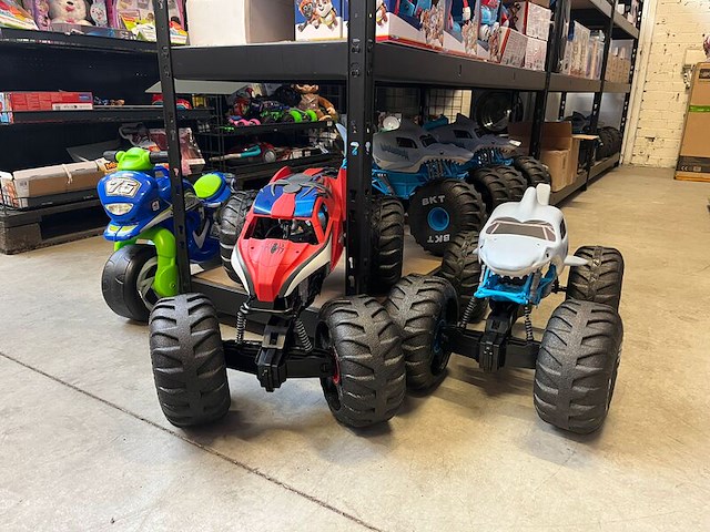 3x onderkant stelling loopauto's, speelgoed - afbeelding 1 van  8