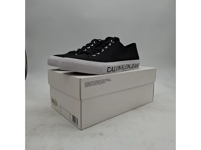 3x paar schoenen, maat 43, calvin klein - afbeelding 1 van  8