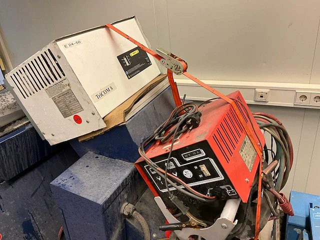 3x pallet acculaders en omvormers - afbeelding 3 van  11