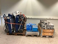 3x pallet acculaders en omvormers - afbeelding 4 van  11