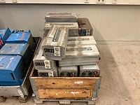 3x pallet acculaders en omvormers - afbeelding 5 van  11