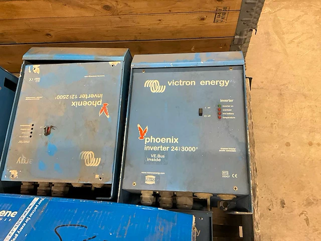 3x pallet acculaders en omvormers - afbeelding 9 van  11