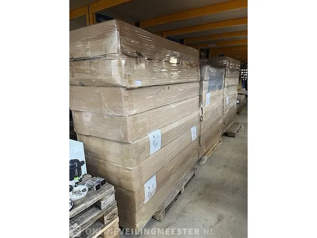 3x pallet met bed hoofdborden (23 totaal) diverse kleuren - afbeelding 2 van  5