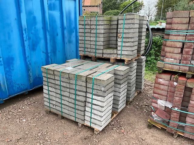 3x pallet struyk verwo beton tegel 30m2 - afbeelding 1 van  4