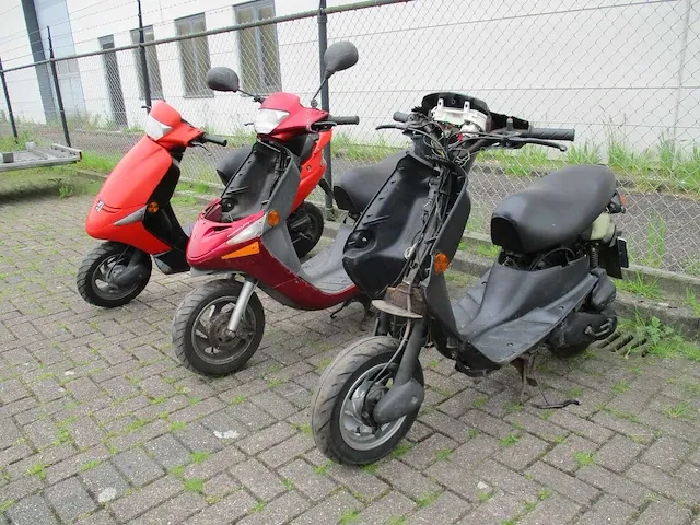 3x peugeot zentih (opknappers) - snorscooters - 2 tact - scooter - afbeelding 7 van  13