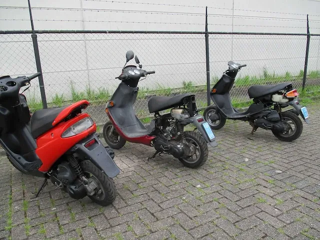 3x peugeot zentih (opknappers) - snorscooters - 2 tact - scooter - afbeelding 9 van  13