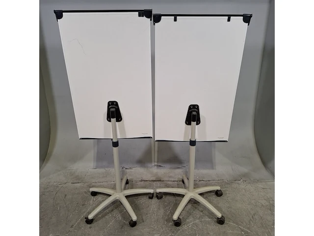 3x rubberen mat, 2x verrijdbaar whiteboard en 1x display - afbeelding 3 van  19