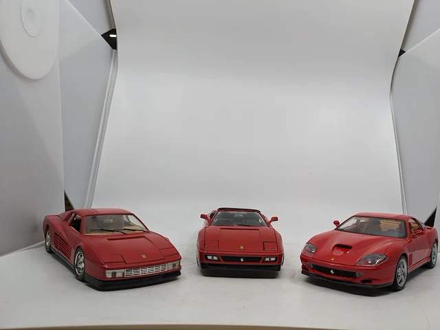 3x schaalmodel ferrari, 348, testarossa en 550 - afbeelding 1 van  8