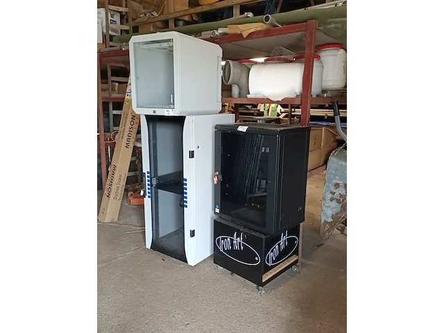 3x serverkast - afbeelding 1 van  4