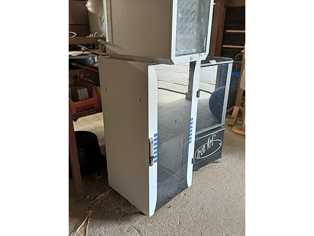 3x serverkast - afbeelding 3 van  4