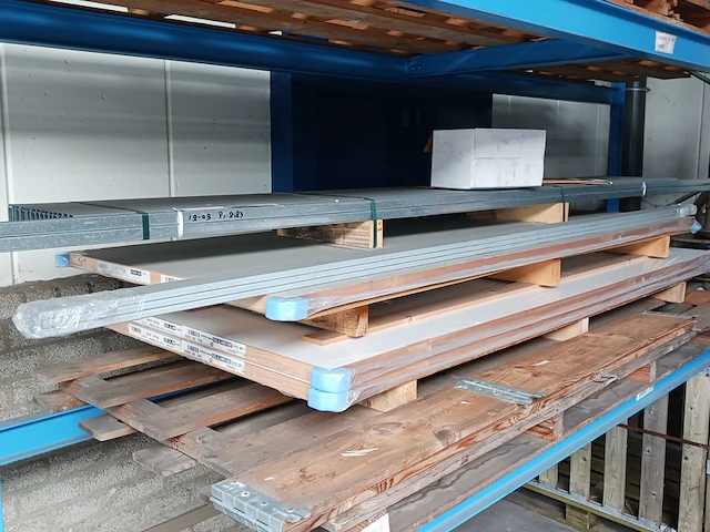 3x stompe deur met diverse metalen profielen - afbeelding 4 van  22