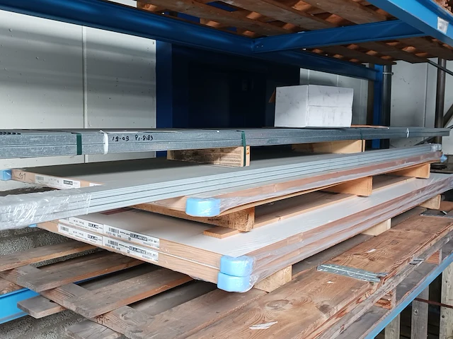 3x stompe deur met diverse metalen profielen - afbeelding 22 van  22
