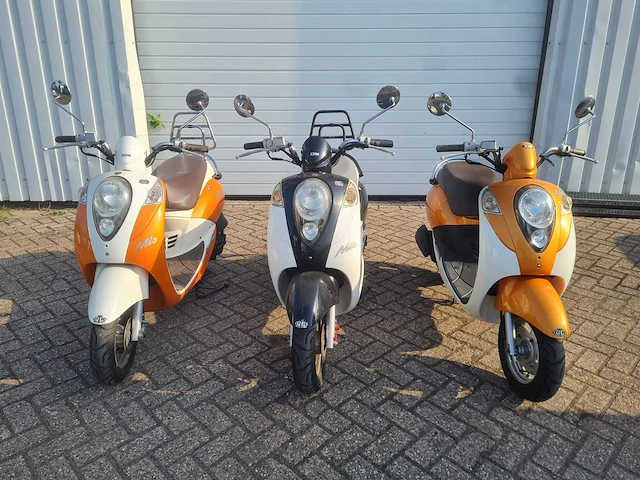 3x sym mio 4takt - scooters - afbeelding 1 van  9