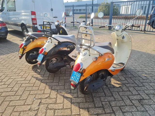 3x sym mio 4takt - scooters - afbeelding 5 van  9