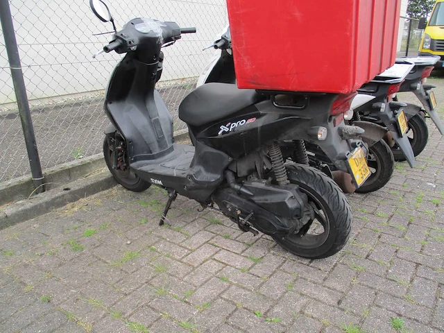 3x sym x pro - bromscooter - scooter - afbeelding 4 van  17