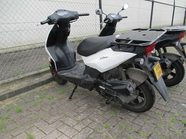 3x sym x pro - bromscooter - scooter - afbeelding 5 van  17