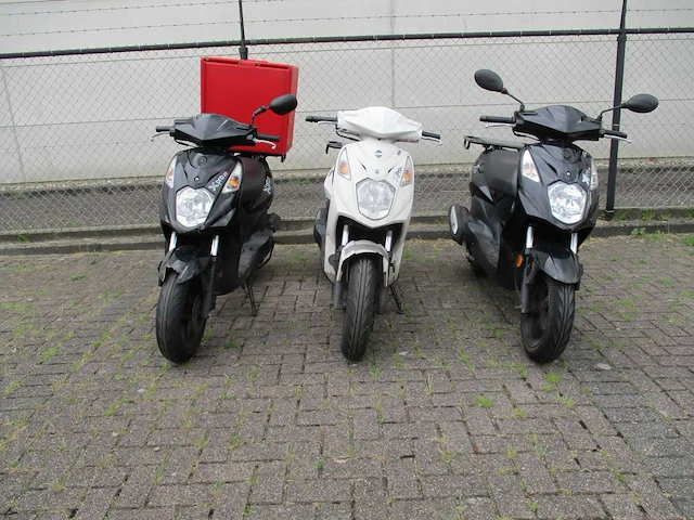 3x sym x pro - bromscooter - scooter - afbeelding 1 van  17