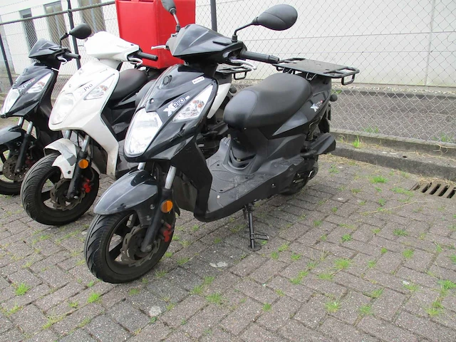 3x sym x pro - bromscooter - scooter - afbeelding 10 van  17