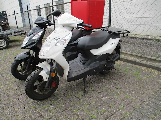 3x sym x pro - bromscooter - scooter - afbeelding 11 van  17
