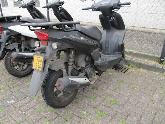 3x sym x pro - bromscooter - scooter - afbeelding 17 van  17