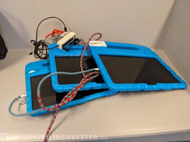 3x tablet in kunststofhouder lenovo - afbeelding 1 van  3