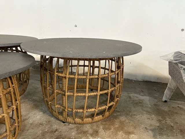 3x tuintafel, bijzettafel 2x diameter 75 cm, 1x diameter 55 cm, buiten. - afbeelding 4 van  10