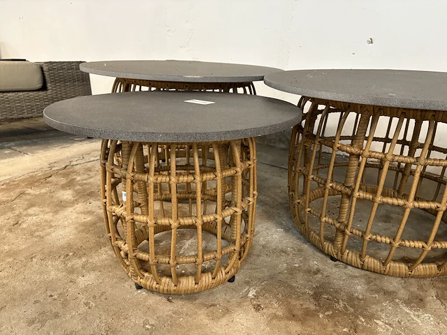 3x tuintafel, bijzettafel 2x diameter 75 cm, 1x diameter 55 cm, buiten. - afbeelding 5 van  10