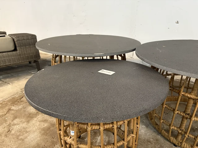3x tuintafel, bijzettafel 2x diameter 75 cm, 1x diameter 55 cm, buiten. - afbeelding 6 van  10