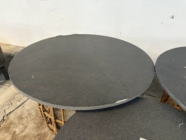 3x tuintafel, bijzettafel 2x diameter 75 cm, 1x diameter 55 cm, buiten. - afbeelding 9 van  10