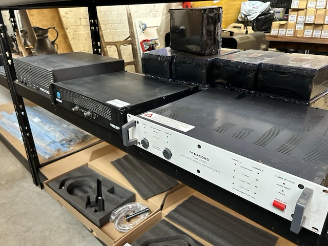 3x versterker dynacord paa 330, dynacord s 900, crown - afbeelding 1 van  6