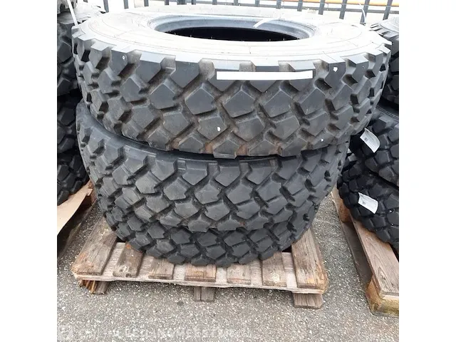 3x vrachtwagenband michelin, xzl - afbeelding 1 van  5