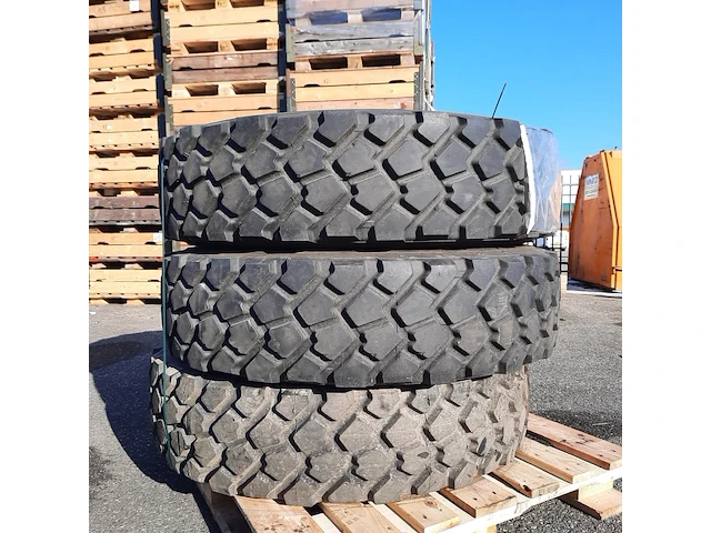 3x vrachtwagenband michelin, xzl - afbeelding 1 van  7