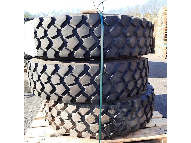 3x vrachtwagenband michelin, xzl - afbeelding 2 van  7