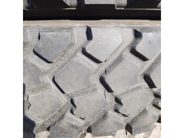 3x vrachtwagenband michelin, xzl - afbeelding 6 van  7