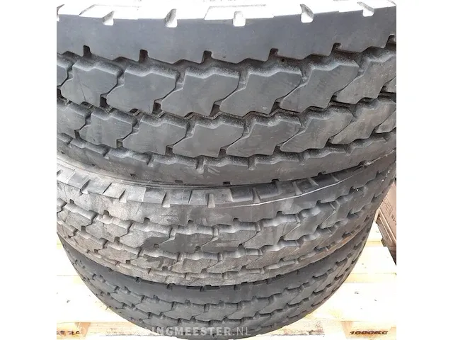 3x vrachtwagenband michelin, xzy-2 - afbeelding 1 van  4
