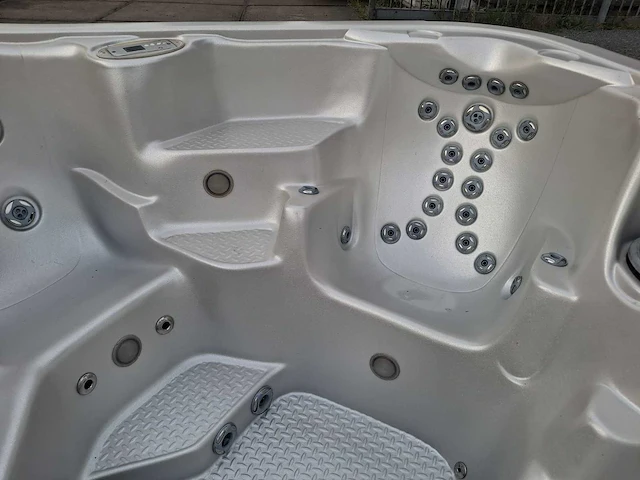 4-5 persoons amerikaanse jacuzzi en buitenspa - afbeelding 4 van  26