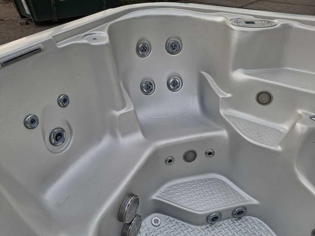 4-5 persoons amerikaanse jacuzzi en buitenspa - afbeelding 5 van  26