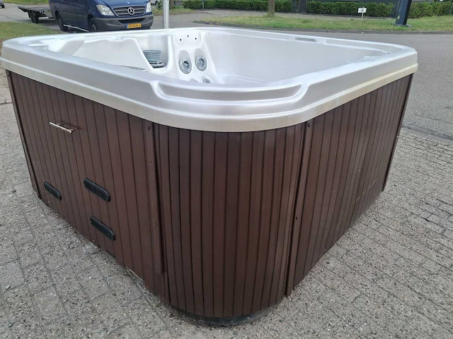 4-5 persoons amerikaanse jacuzzi en buitenspa - afbeelding 10 van  26