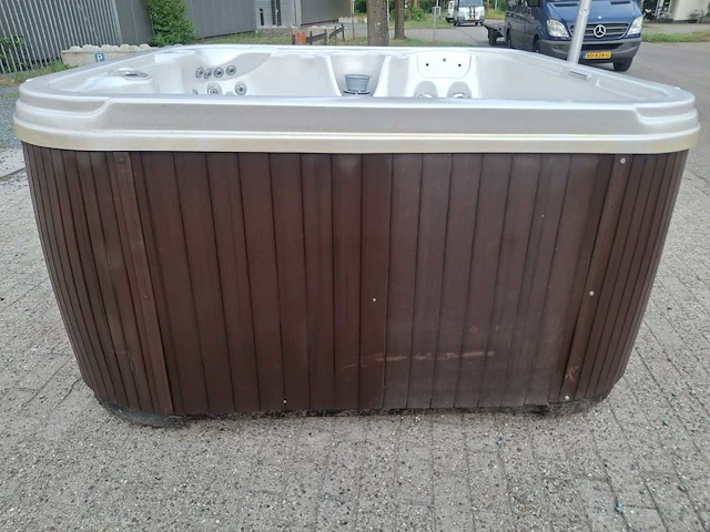 4-5 persoons amerikaanse jacuzzi en buitenspa - afbeelding 11 van  26