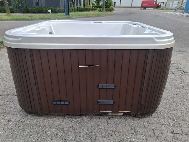 4-5 persoons amerikaanse jacuzzi en buitenspa - afbeelding 13 van  26