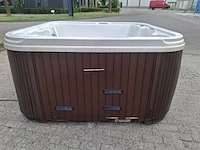 4-5 persoons amerikaanse jacuzzi en buitenspa - afbeelding 13 van  26